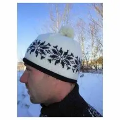 WOOL OF SCANDINAVIA norsk strikhue m/kvast - Huer