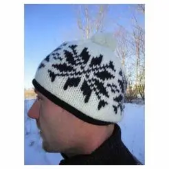 WOOL OF SCANDINAVIA norsk strikhue m/kvast - Huer